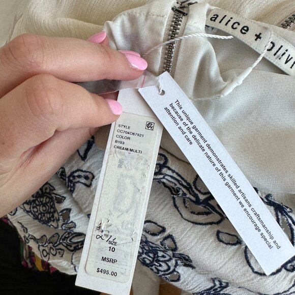 NWT Alice + Olivia Gertie Mini Dress Embroidered Floral Pattern In White Sz 10 - Picture 4 of 13